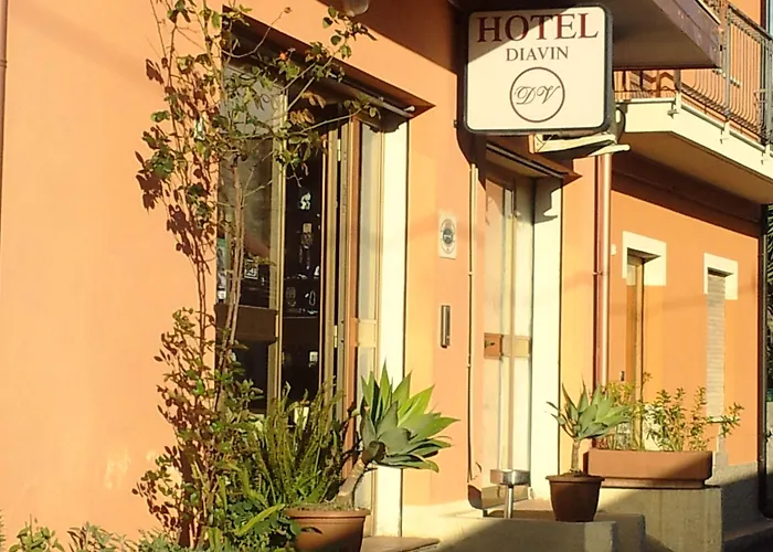 Diavin 招待所 2*